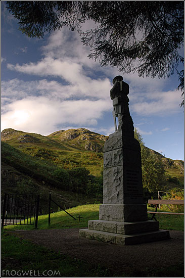 Glenfinnan war memorial.jpg
